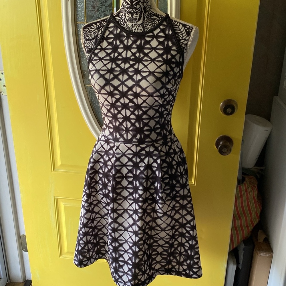 Beautiful no very cold black-and-white dress extra small